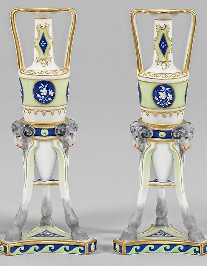 购买 一些小陶质花瓶。