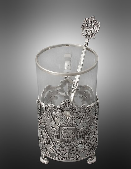 购买 Подстаканник Держава  Мастерская-студия «Межов» 翻译成简体中文是：

“德尔嘉杯架  ‘梅尔乔夫’工作室”