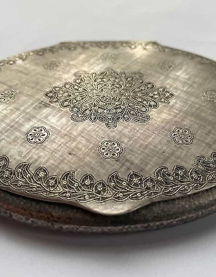 buy The text translates to "Jewelry box of the Buccellati jewelry house" in English.