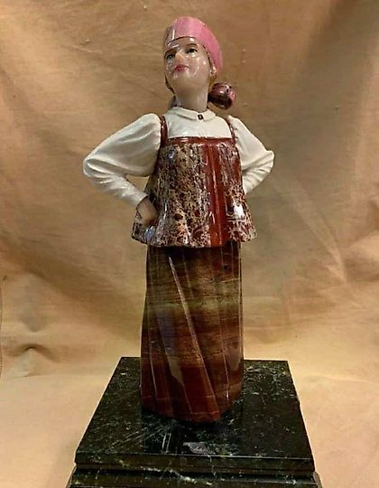 购买 作者石雕 "贵妇"（高=35厘米，彩色石材）