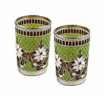 购买 "Стопка витражная эмаль" can be translated into simplified Chinese as "彩色玻璃堆".