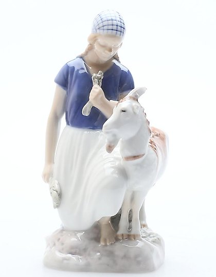 купить Девушка с козой. Дания, г. Копенгаген, Bing & Grondahl