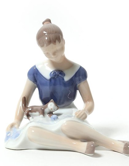 购买 瓷雕像。抱着猫的女孩 Bing Grondahl