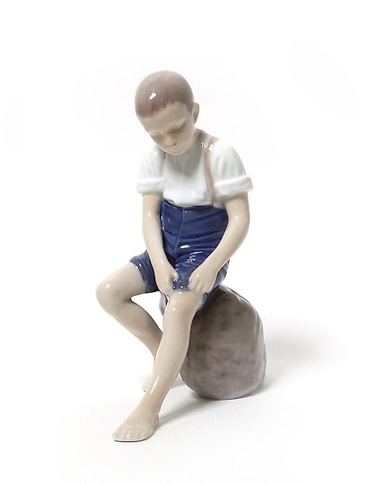 购买 男孩,卷起裤腿。丹麦,哥本哈根,宾戈与格朗达尔。