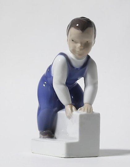 购买 这段文本翻译成简体中文是：我现在在走的瓷制小雕像 Bing Grondahl。