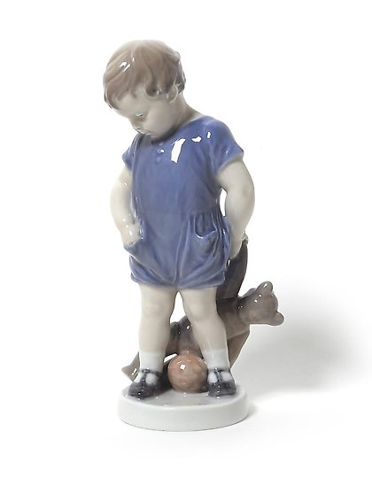 购买 男孩与泰迪熊。丹麦，哥本哈根，皇家哥本哈根