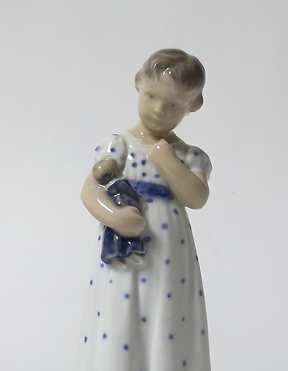 купить Девочка с куклой. Дания, г. Копенгаген, Royal Copenhagen