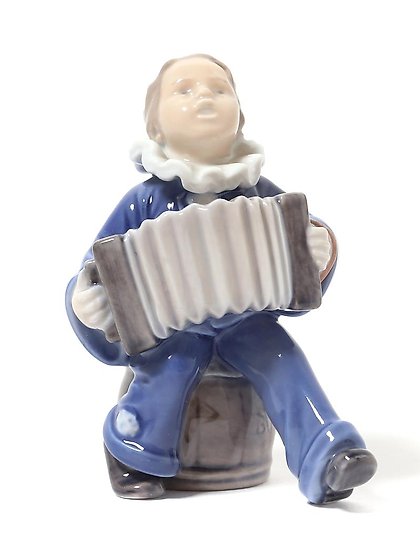 购买 孩子和手风琴。丹麦，哥本哈根，皇家哥本哈根