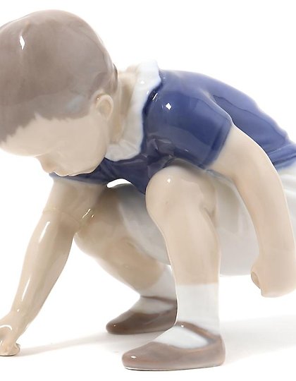 купить Дикки (мальчик, рисующий на асфальте). Дания, г. Копенгаген, Bing & Grondahl