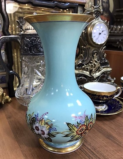 购买 这是彼得堡皇帝瓷器厂生产的花瓶，属于亚历山大二世统治时期（1860-1870年）。