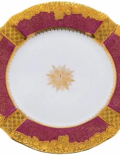 购买 塞夫尔瓷器。带有浮雕边缘和花卉装饰的盘子。