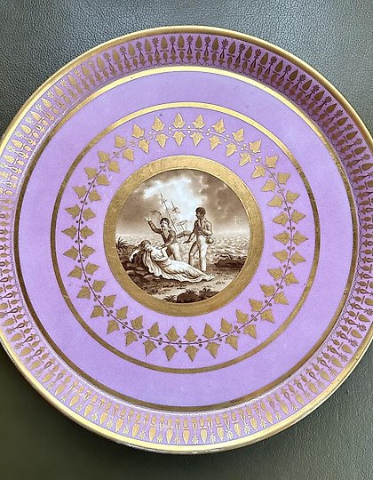 购买 达戈蒂盘，装饰有基于让-阿贝尔·贝尔纳尔德·德·圣皮埃尔小说《波尔和维尔吉尼亚》的图案。