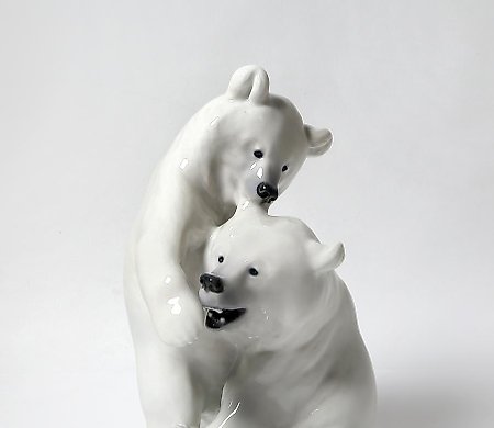 一对玩耍的熊。丹麦，哥本哈根，皇家哥本哈根，1898 - 1923年。