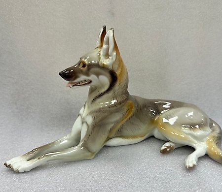 Porcelain figure "German Shepherd." Nymphenburg