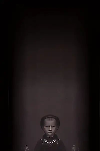 Мальчик-свет, 2009, фото, пластик, 270x120 см. Любезно предоставлено Spaziocarbonesi
