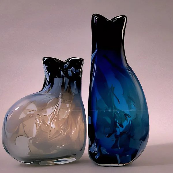夜猫子(2件),1990年,玻璃,吹制工艺,高度40厘米,作者所有
