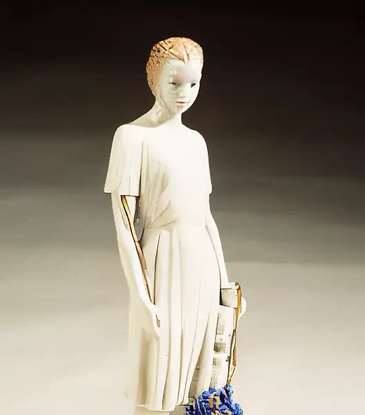 Скрипачка, 1950, фарфор, подглазурная роспись, 28х9,5х7,5 Находится в галерее "СТАНБЕТ". Москва