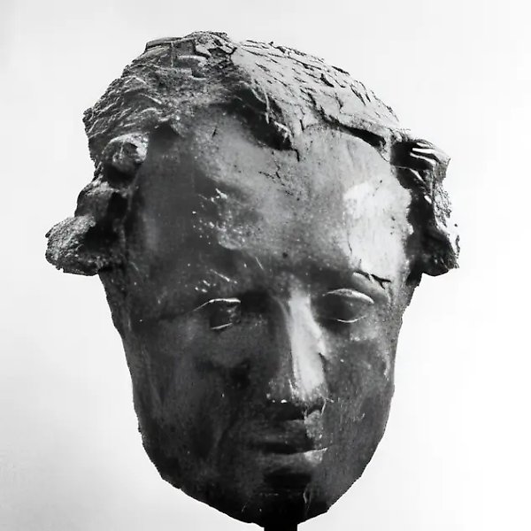 Mozart (mask), 1981, bronze, 45x25x20. Author`s property