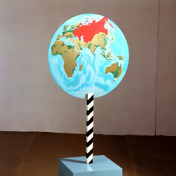 New-Globe, 1981, Fiberboard, wood, enamel, 169x72x42 cm Nancy and Norton Dodge Collection, USA