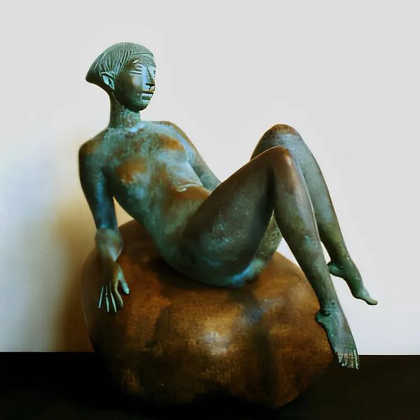 Девушка и камень, 1998, литьё, бронза, камень, h=37. Собственность автора