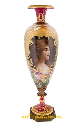 维也纳皇家瓷器, 一件皇家维也纳风格的瓷花瓶，19世纪末-20世纪初。