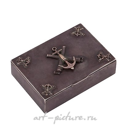 俄罗斯银, 俄罗斯银质雪茄盒，上面铸有海军徽标。