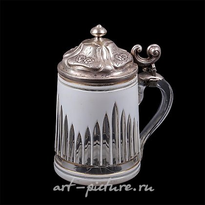 俄罗斯银, 俄罗斯银质镀金杯，带盖子和乳白色玻璃身体