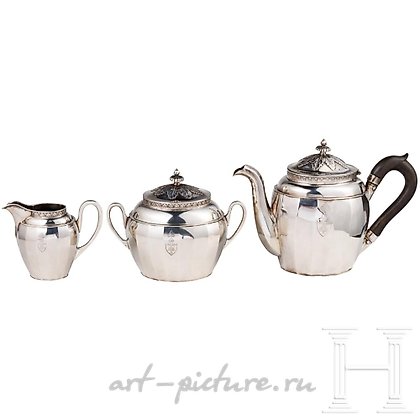 俄罗斯银, 俄罗斯银制三件套茶具。包括茶壶、糖罐和奶罐。