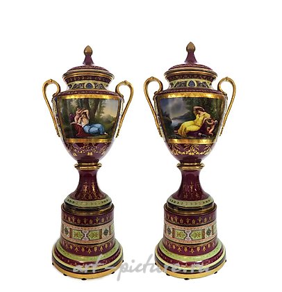 维也纳皇家瓷器, 一对大型奥地利皇家维也纳瓷花瓶