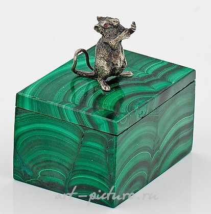 俄罗斯银, 卡尔·法贝热风格的绿松石盒子，带有雕刻手柄