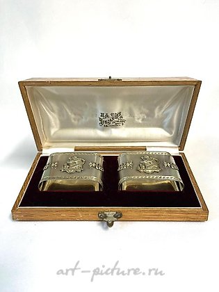 俄罗斯银, 一对餐巾环。