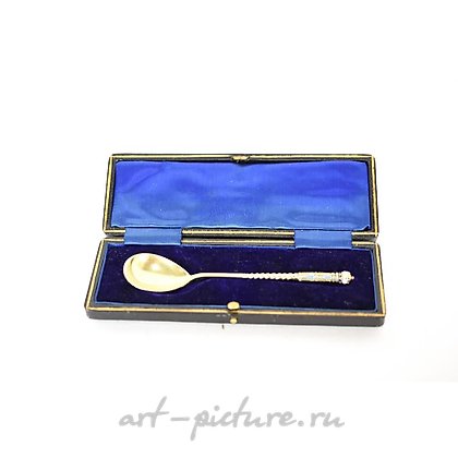俄罗斯银, 镀金的勺子，附带盒子