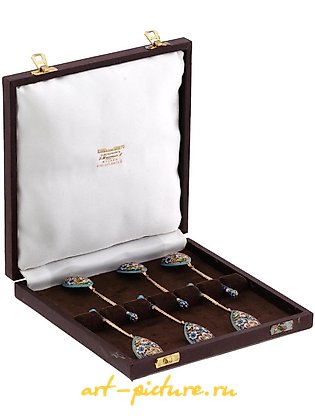 俄罗斯银, 俄罗斯镀金和珐琅技术的银勺套装