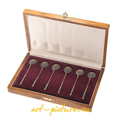 俄罗斯银, 六件俄罗斯镀金和珐琅银勺套装