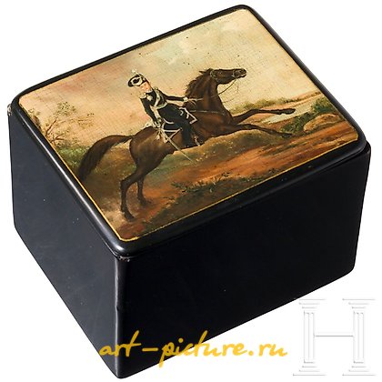 俄罗斯银, 稀有的俄罗斯纸浆和漆制成的盒子，上面有一名骑在马上的骑兵。