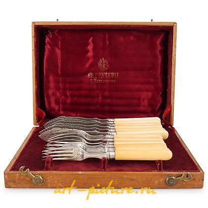 俄罗斯银, 古董俄罗斯银鱼套装，出自格拉切夫兄弟。