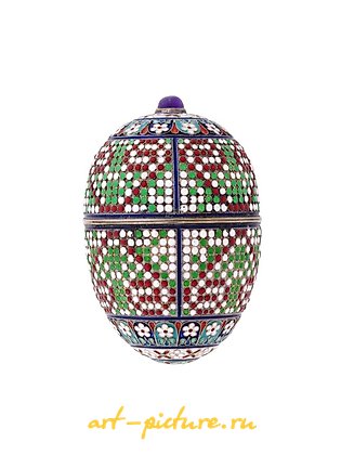 俄罗斯银, 俄罗斯银质蛋形珐琅盒，采用克洛伊松技法制作。