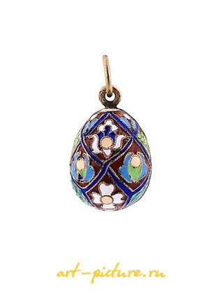 俄罗斯银, 俄罗斯银制蛋形吊坠，采用克洛伊松技法装饰琺瑯。