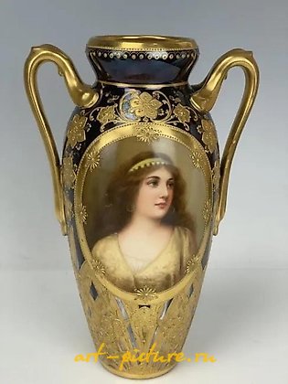 维也纳皇家瓷器, 维也纳皇家风格花瓶，华格纳签名。