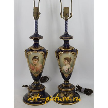 维也纳皇家瓷器, 一对青铜仿古亚洲风格的台灯。