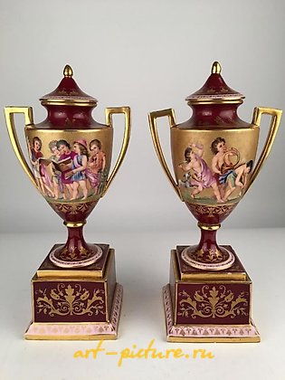 维也纳皇家瓷器, 18世纪维也纳皇家绘制的带盖瓷器花瓮...