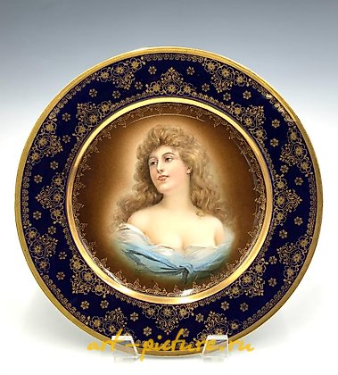 维也纳皇家瓷器, 皇家维也纳女士肖像盘，鏤金贴花。