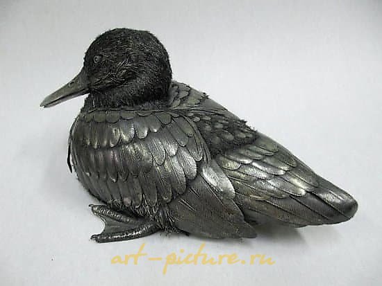 布凯拉提 雕塑作品 《卧鸭》