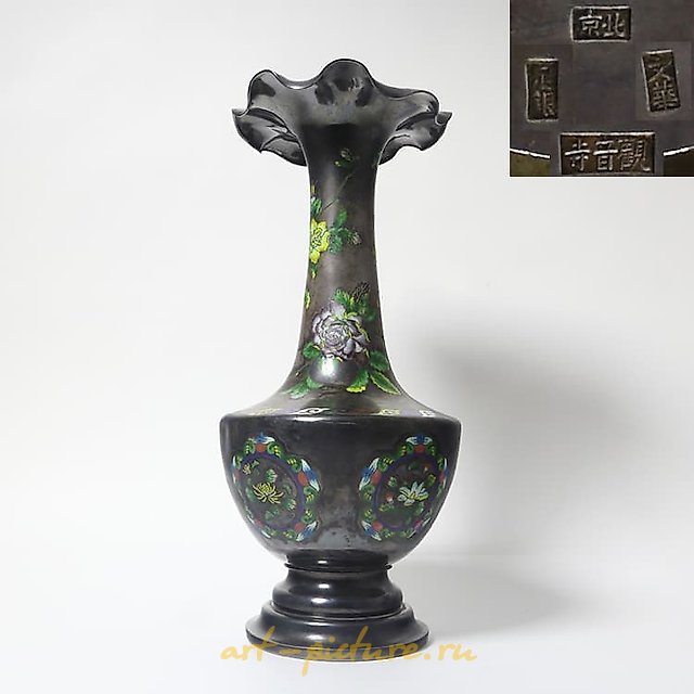 Chinese Vase. Silver, hot enamel (Dashi technique). China, Beijing (North), 19th century.