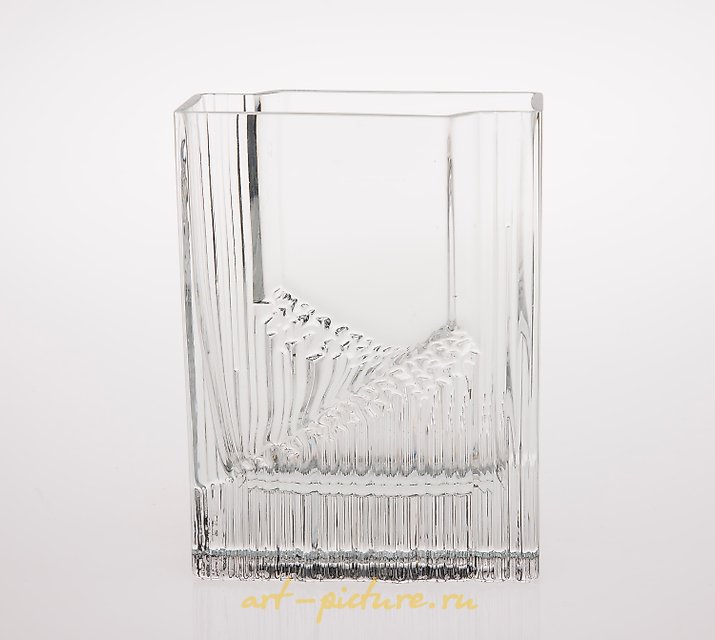 艺术玻璃花瓶，16 x 6.5 x 22 厘米。作者：Tapio Wirkkala，（芬兰）