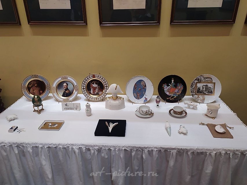 Климков的实验工作室制作的基辅站马赛克盘子