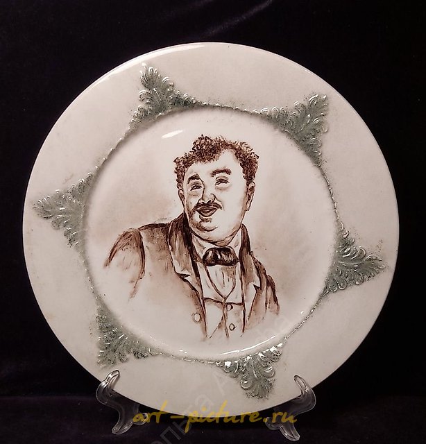 装饰盘系列：“熟悉的面孔”...... 在加德纳工厂的装饰瓷器上描绘的果戈理式的博克列夫斯基人物。