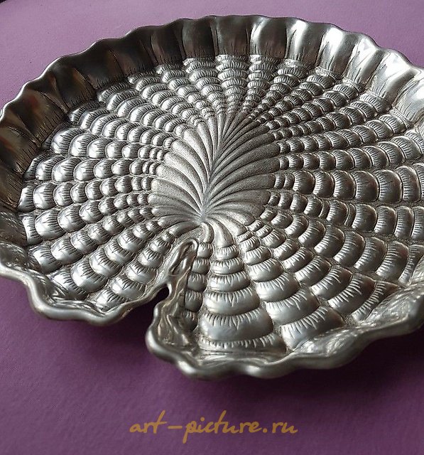 银质莲花盘 Buccellati 银 30 厘米。