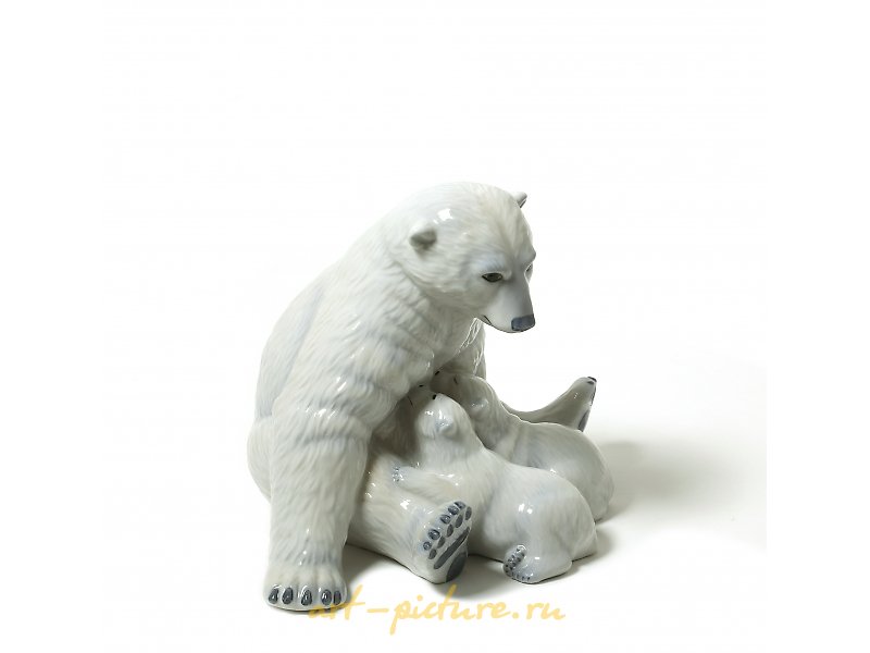 Porcelain statuette "White Polar Bear with two cubs" Royal Copenhagen