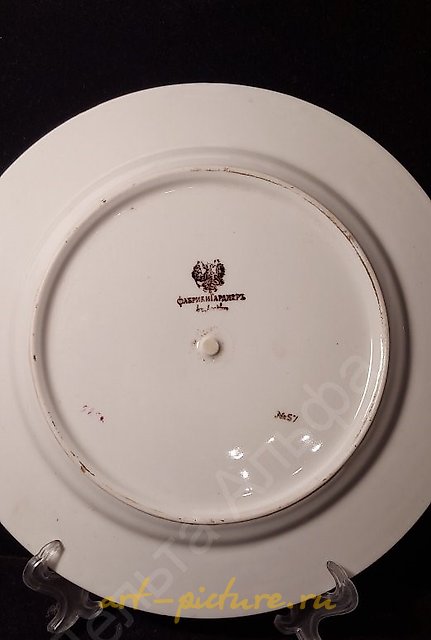 装饰盘系列：“熟悉的面孔”...... 在加德纳工厂的装饰瓷器上描绘的果戈理式的博克列夫斯基人物。